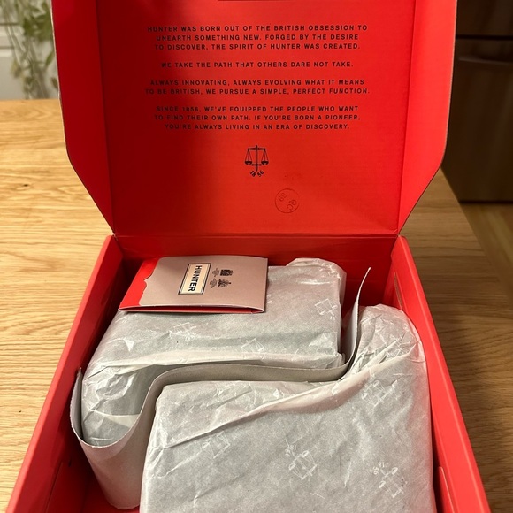 New in box kids Hunter Boots size 7/8 black matte color - Picture 6 of 6